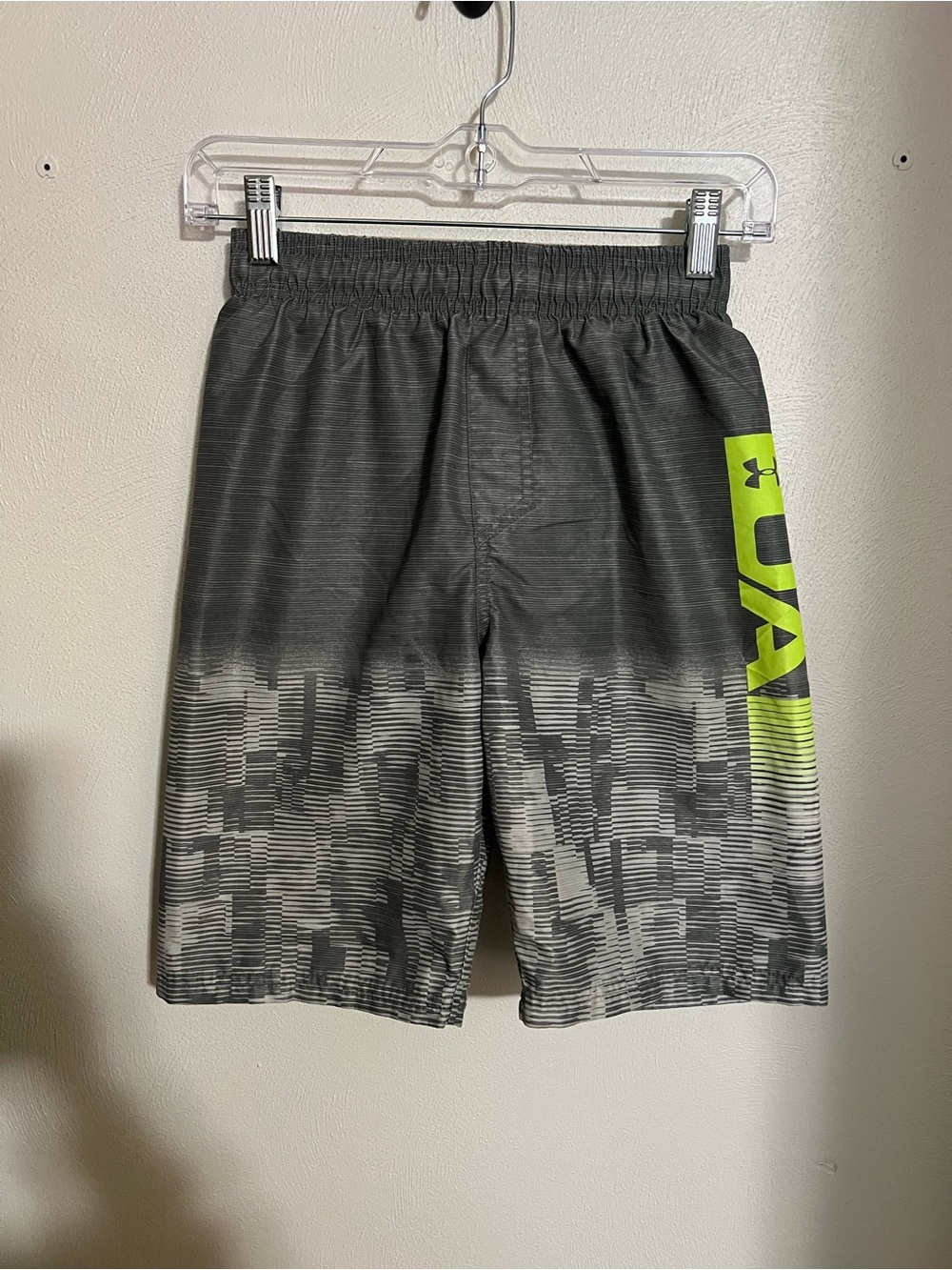 UNDER ARMOUR Classic Athletic Athleisure Graphic‎ Swim Trunks Grey Green Boy's M